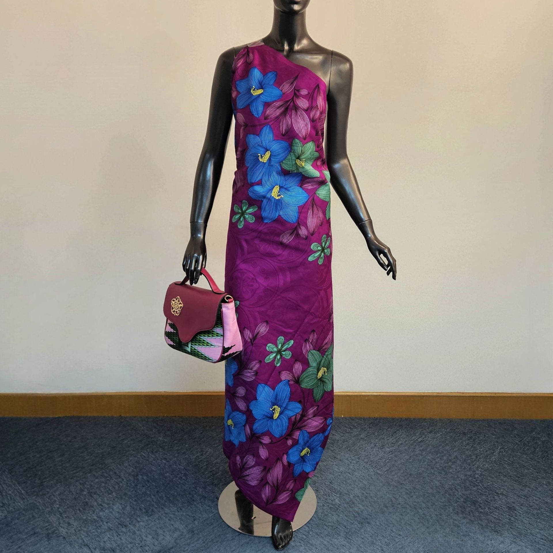 Sewing Batik - Bloemen bedrukt op paars blauw katoen