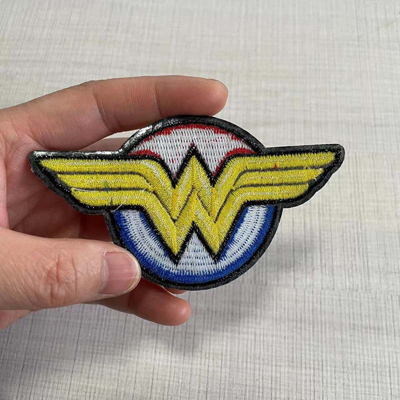 W Alfabet Brief Geborduurde Em - Velcro Sew On recensie en prijs